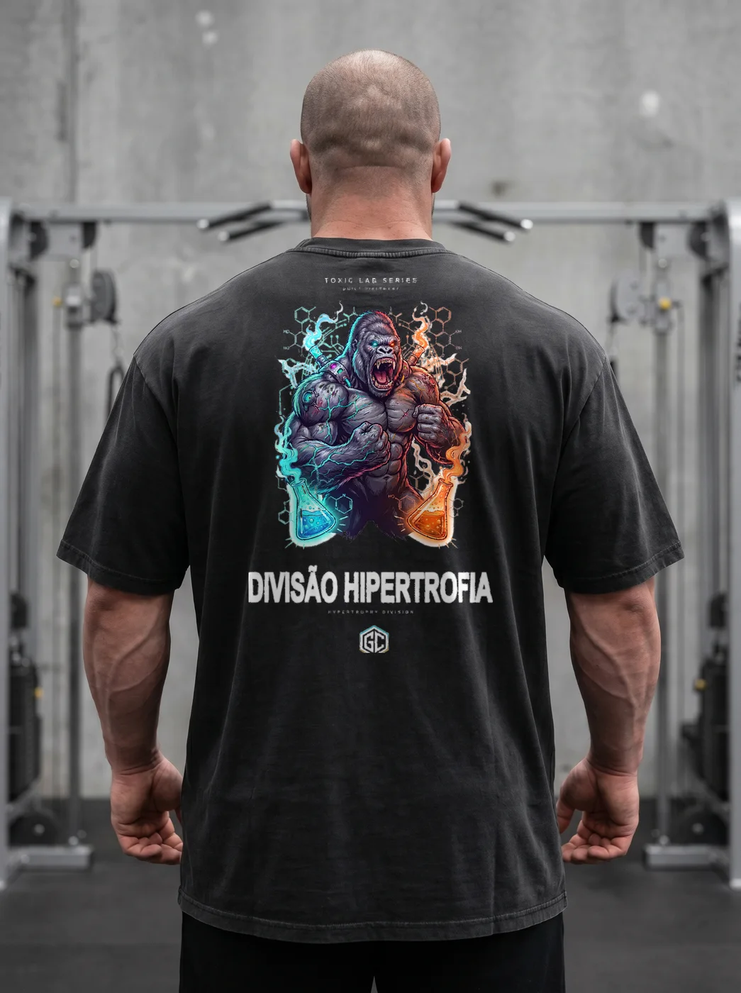 Divisão Hipertrofia — t-shirt oversize preta com gorila estampado nas costas