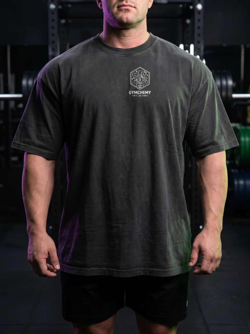Schwarzes Gymchemy Shirt mit kleinem Brustlogo, die Uniform für die Pokerface-Verteidigung