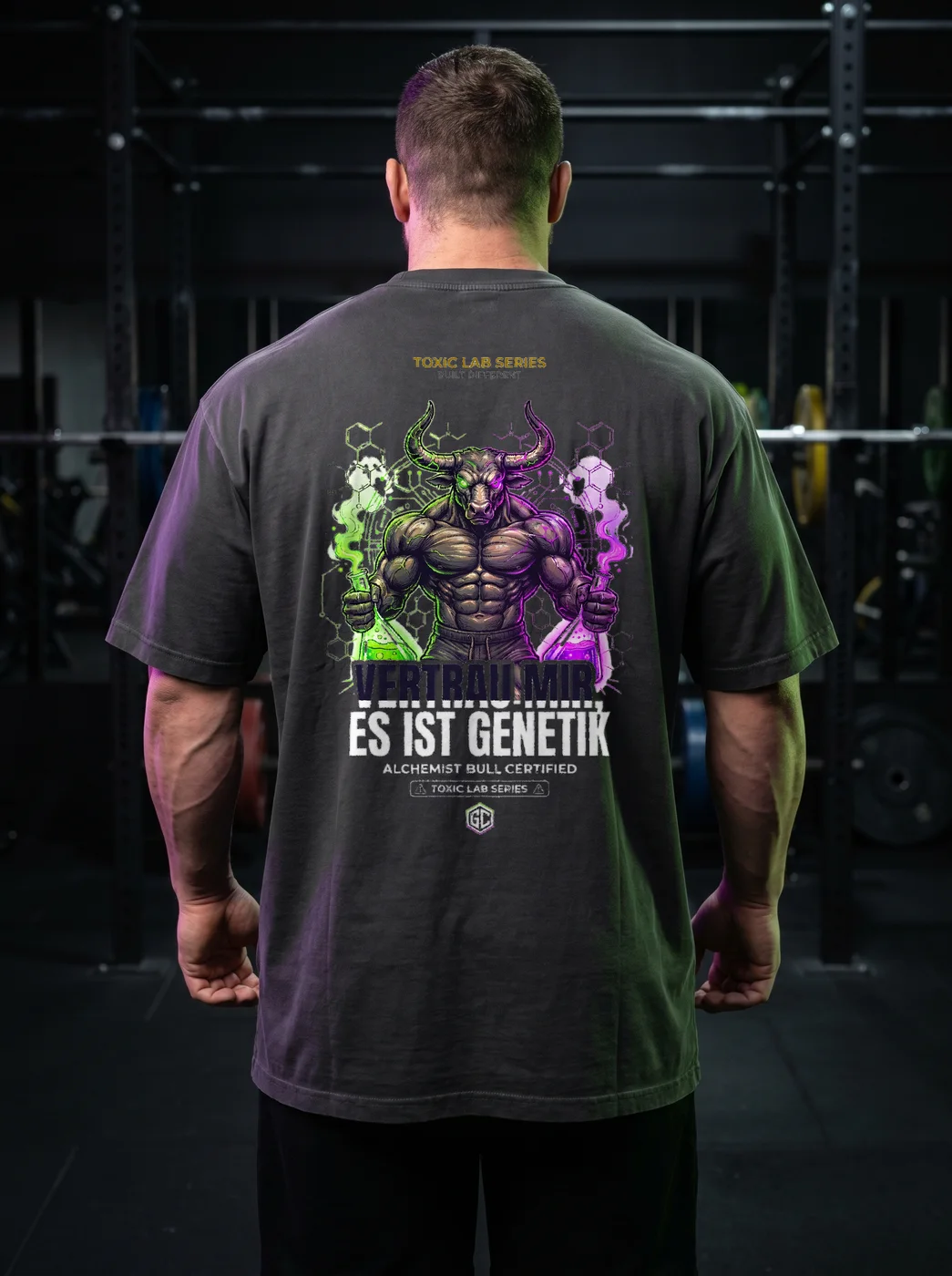 Vertrau mir, reine Genetik — schwarzes Oversized-Gym-Shirt mit Alchemist-Bull-Rückenprint