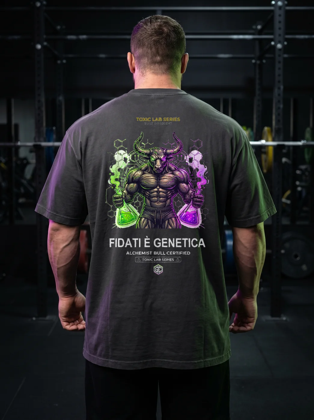 Fidati È Genetica — tee oversize nera da palestra, stampa retro con l'Alchemist Bull